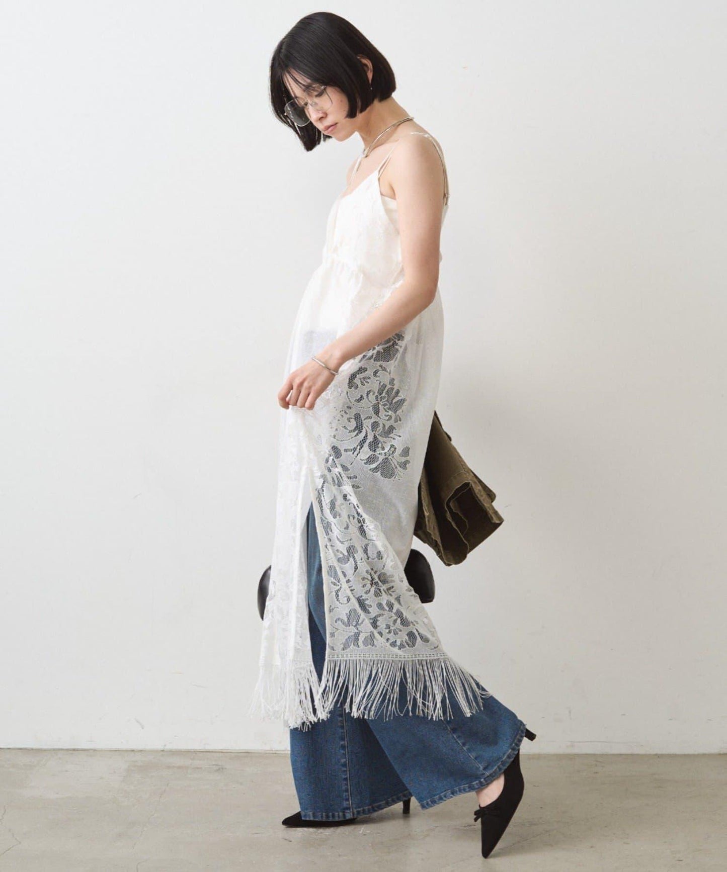 蕾絲吊帶連衣裙