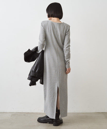 墊肩剪裁連衣裙