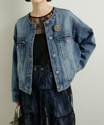 帶胸針破洞牛仔夾克