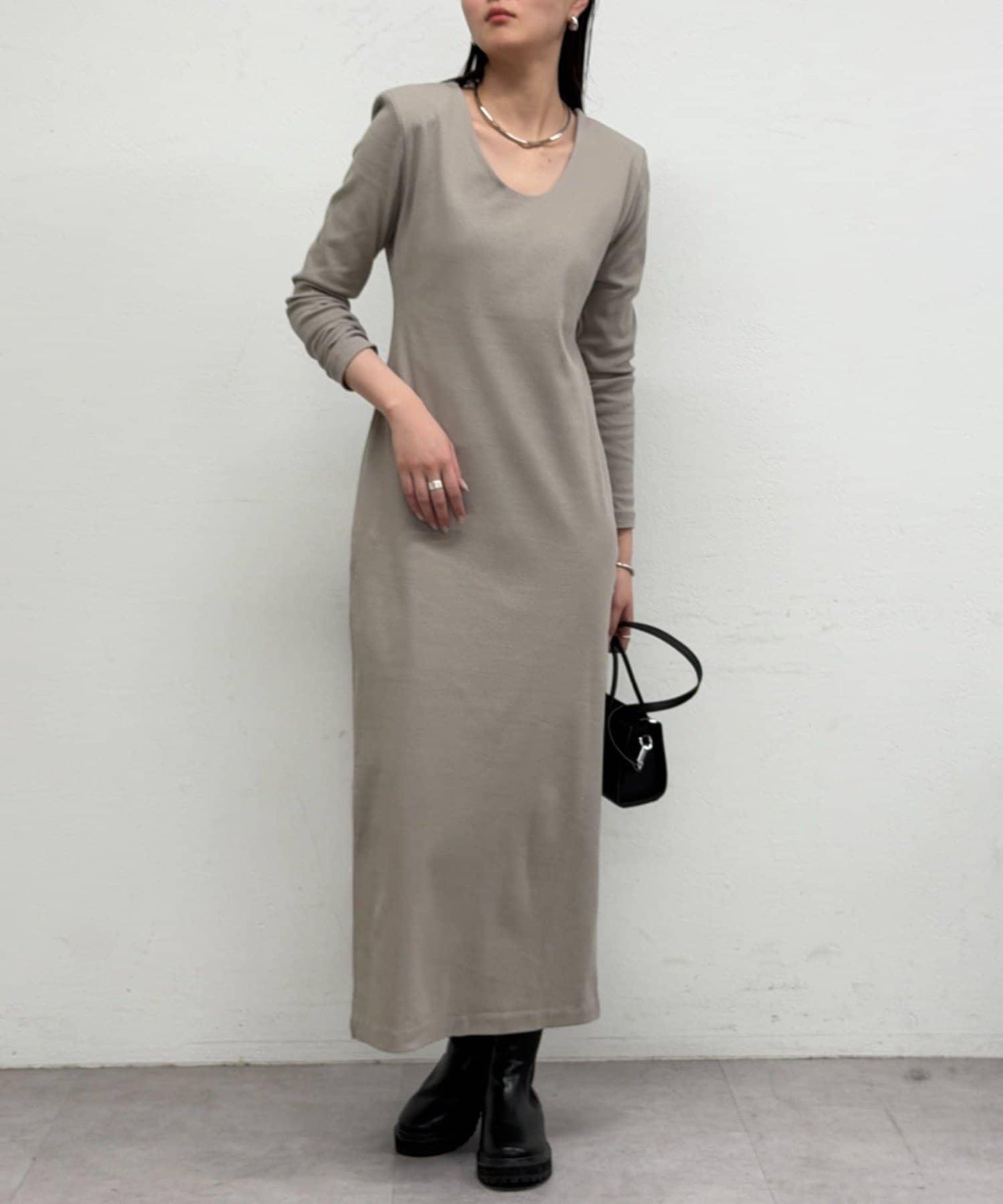 墊肩剪裁連衣裙