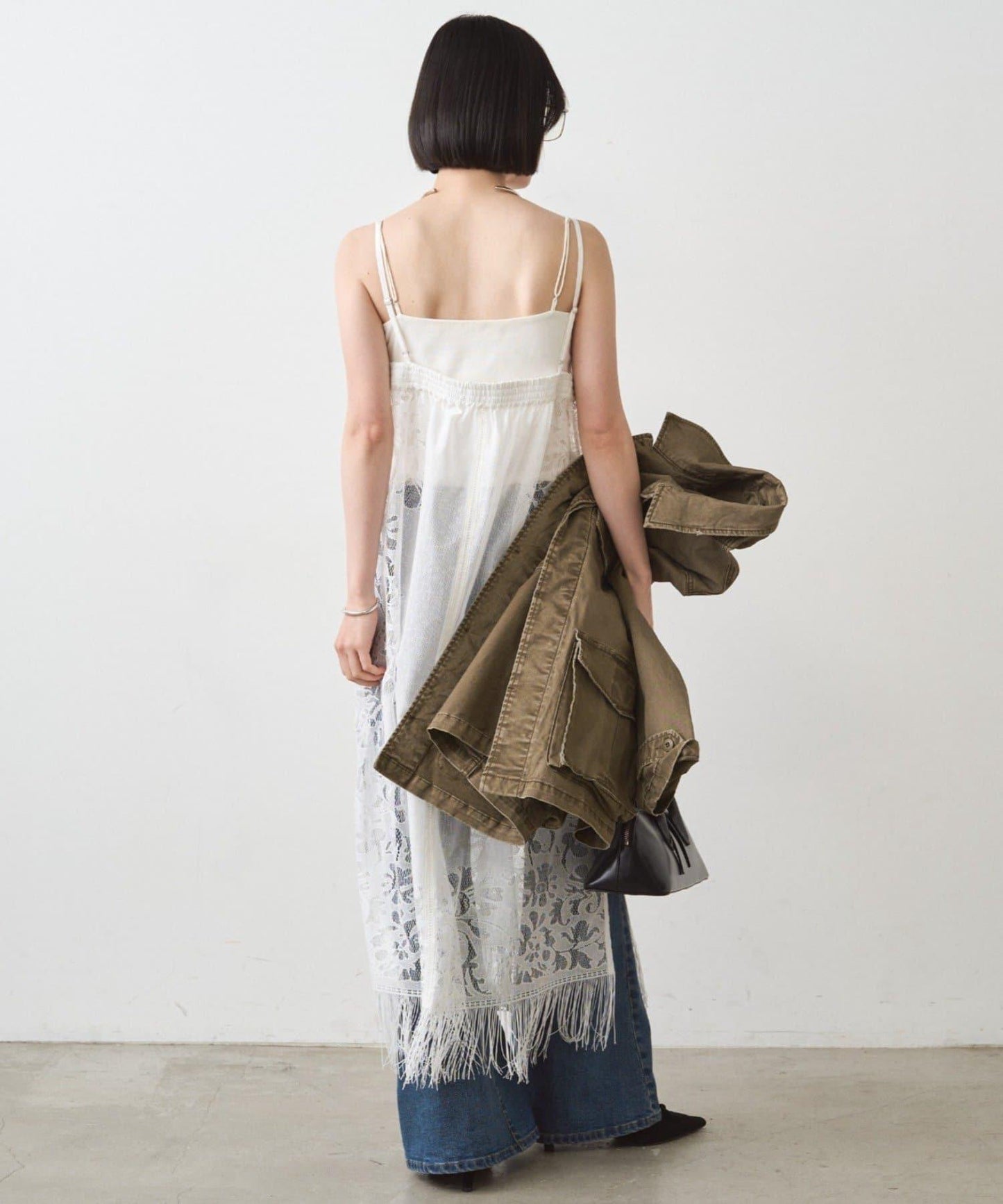 蕾絲吊帶連衣裙