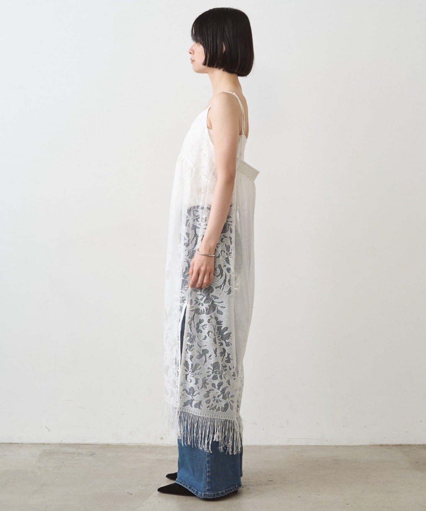 蕾絲吊帶連衣裙