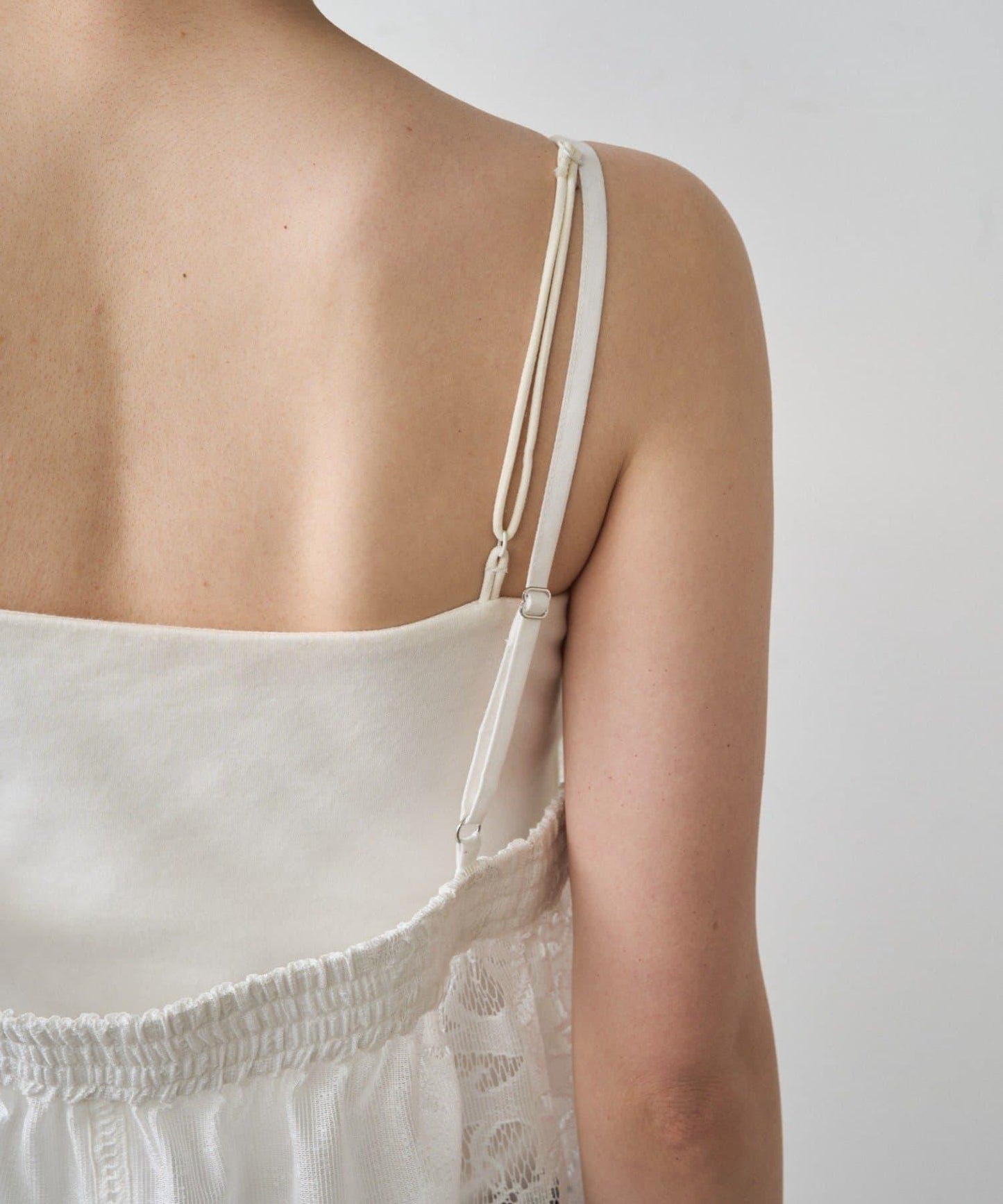 蕾絲吊帶連衣裙