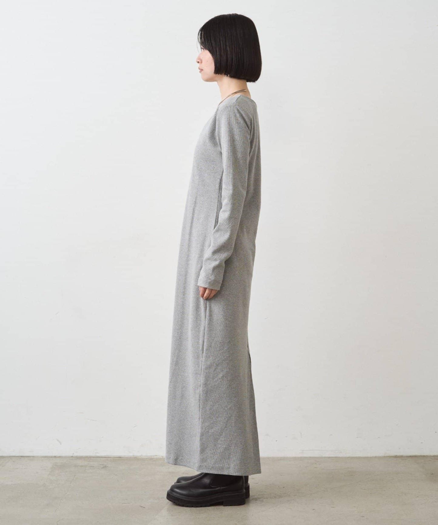 墊肩剪裁連衣裙