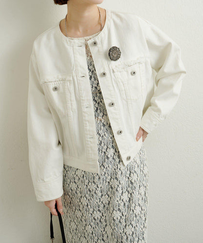 帶胸針破洞牛仔夾克