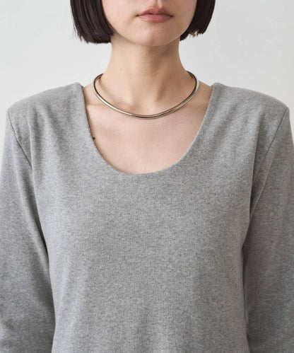 墊肩剪裁連衣裙