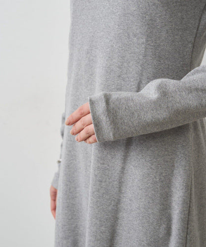 墊肩剪裁連衣裙