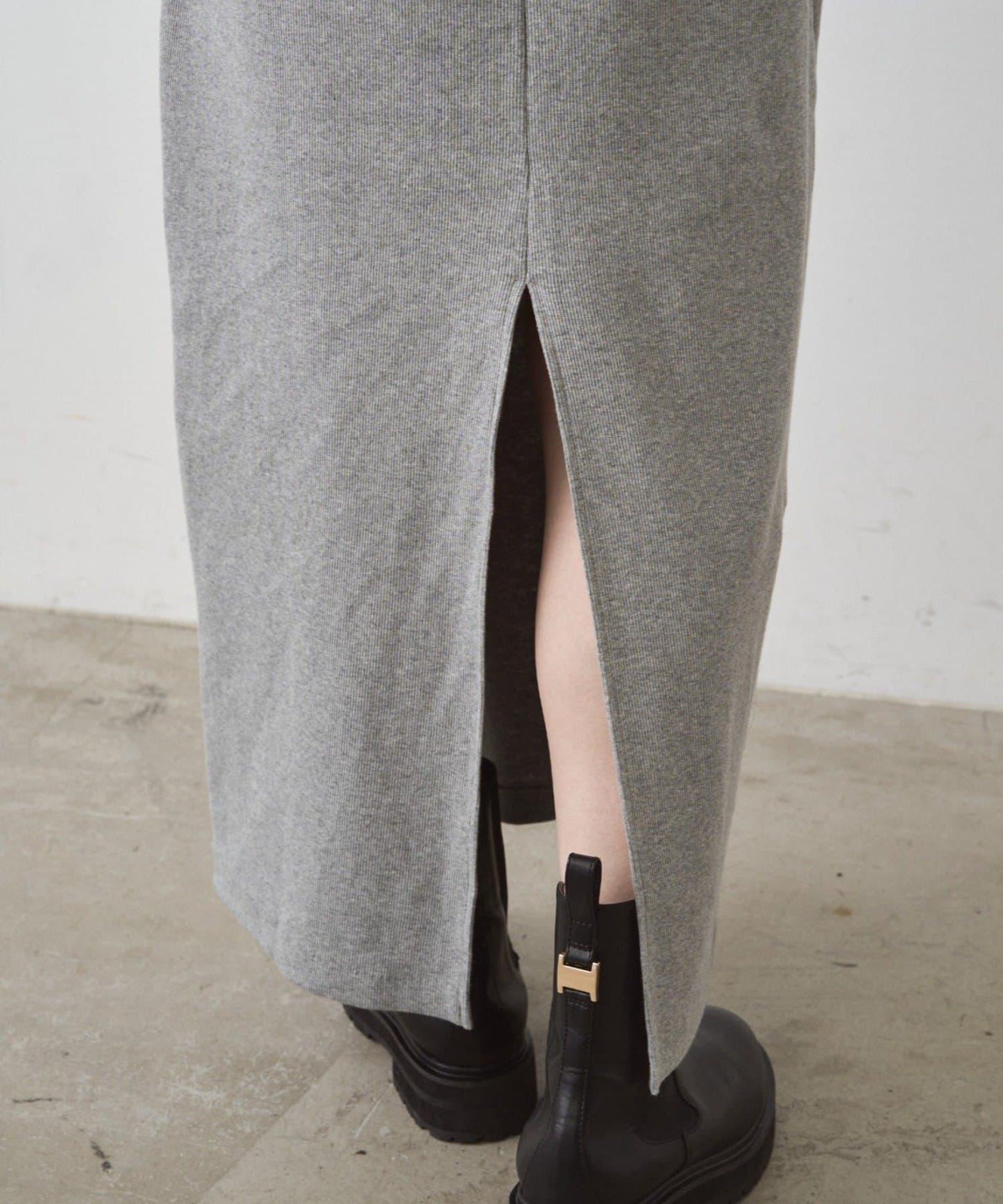 墊肩剪裁連衣裙