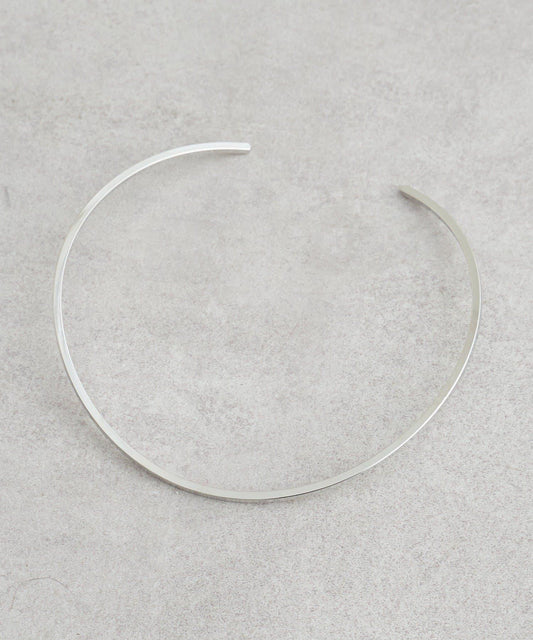 邊緣線條頸部飾圈