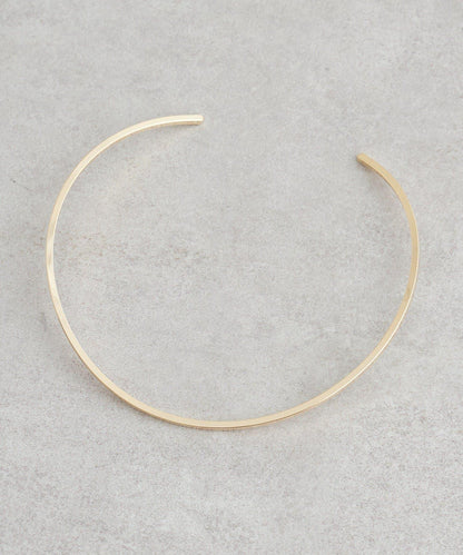 邊緣線條頸部飾圈