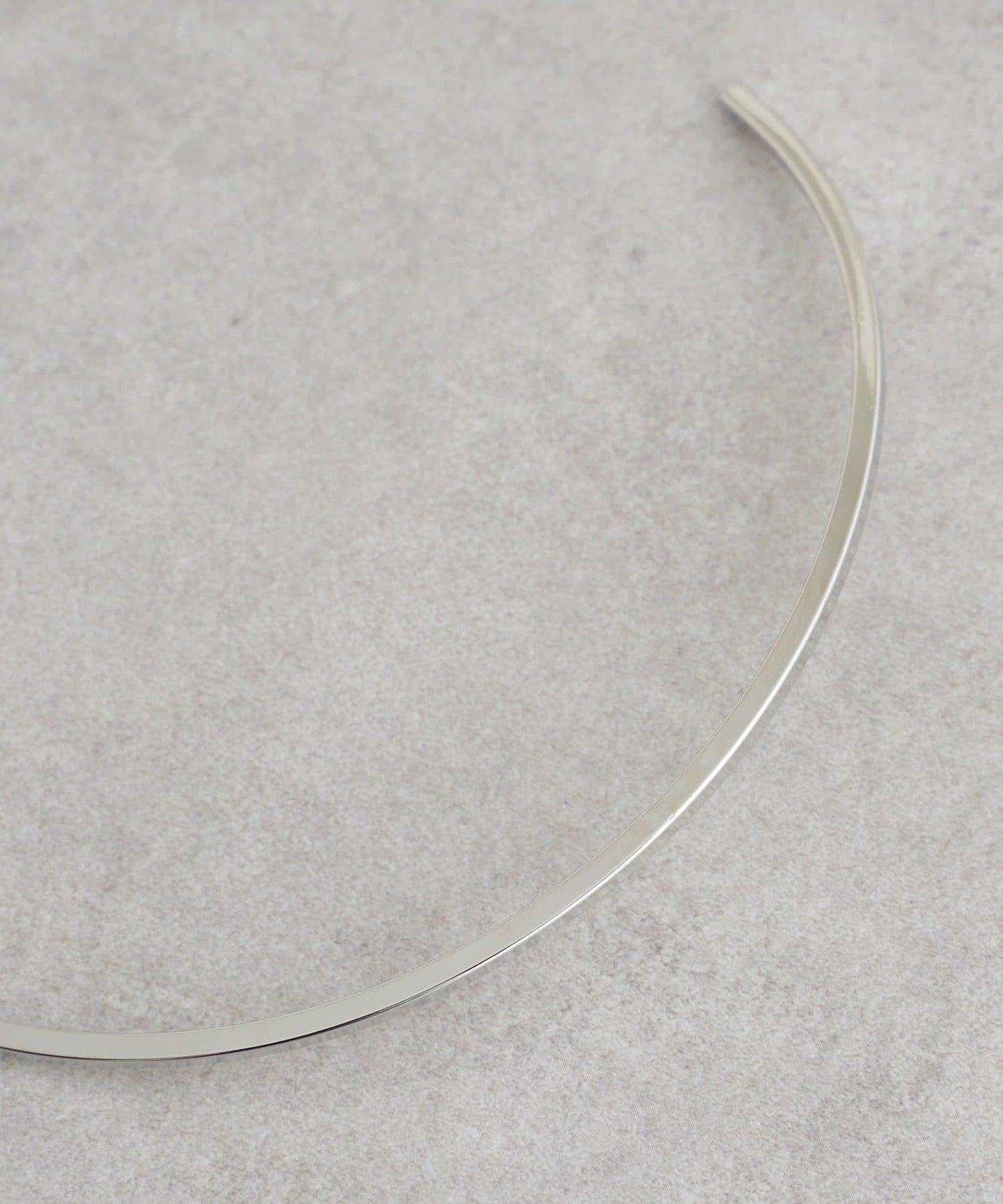 邊緣線條頸部飾圈