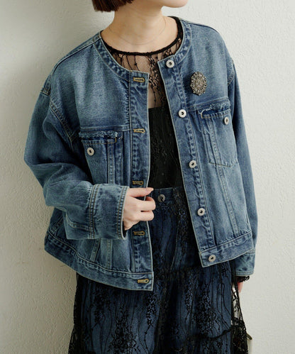 帶胸針破洞牛仔夾克