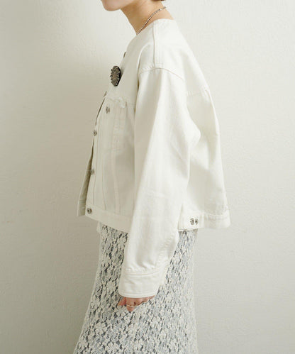 帶胸針破洞牛仔夾克