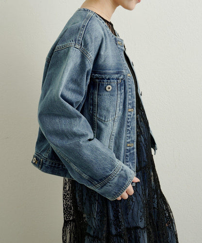 帶胸針破洞牛仔夾克
