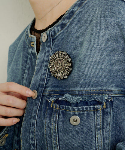 帶胸針破洞牛仔夾克