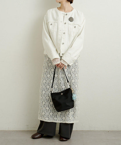 帶胸針破洞牛仔夾克