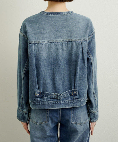 帶胸針破洞牛仔夾克