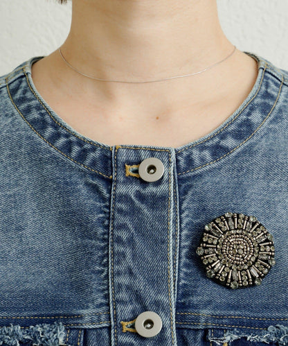 帶胸針破洞牛仔夾克