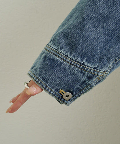 帶胸針破洞牛仔夾克