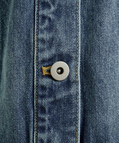 帶胸針破洞牛仔夾克