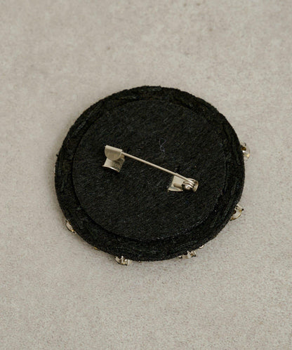 帶胸針破洞牛仔夾克