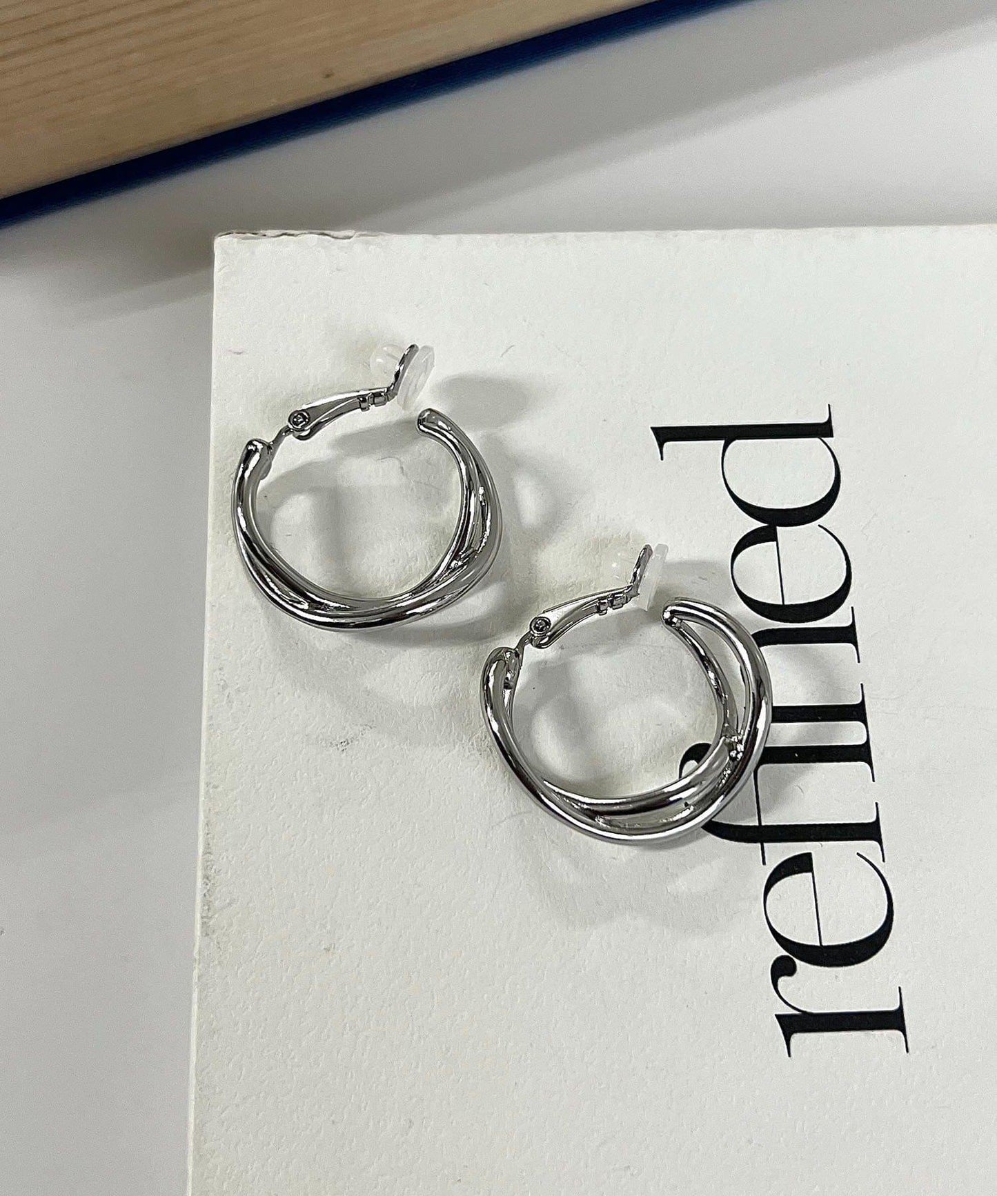 〈GOLDY/ゴールディ〉扭紋圓環耳環