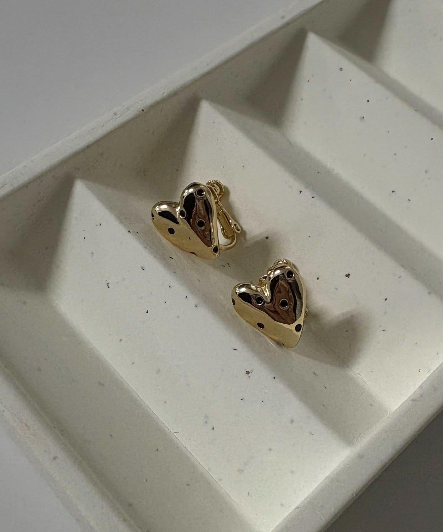 GOLDY 圓點愛心迷你耳夾