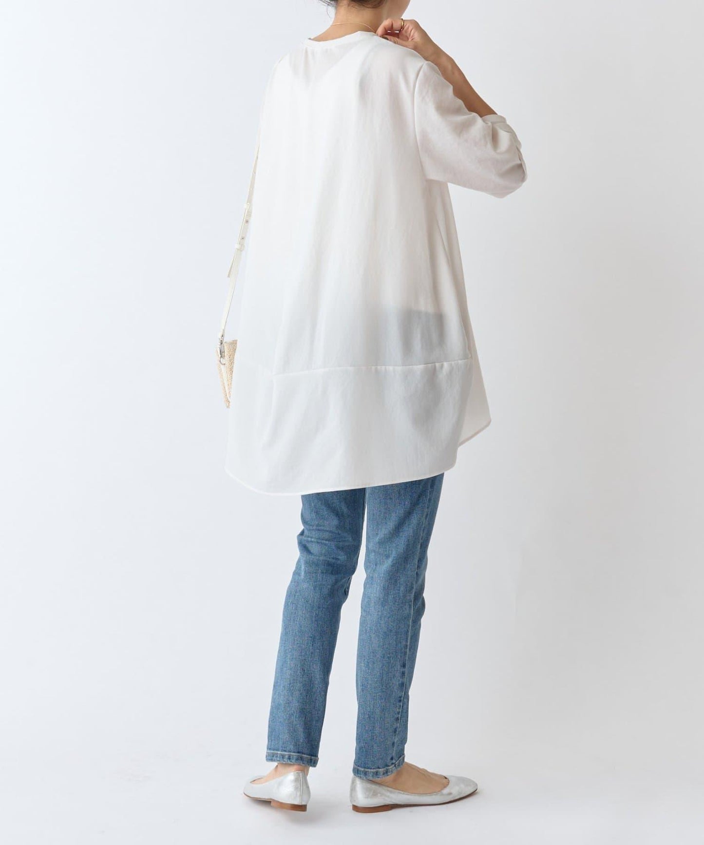 後背垂墜T恤襯衫