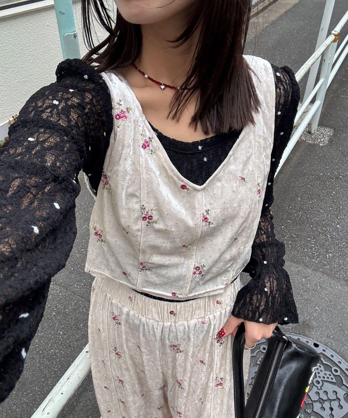 水鑽花卉刺繡吊帶背心