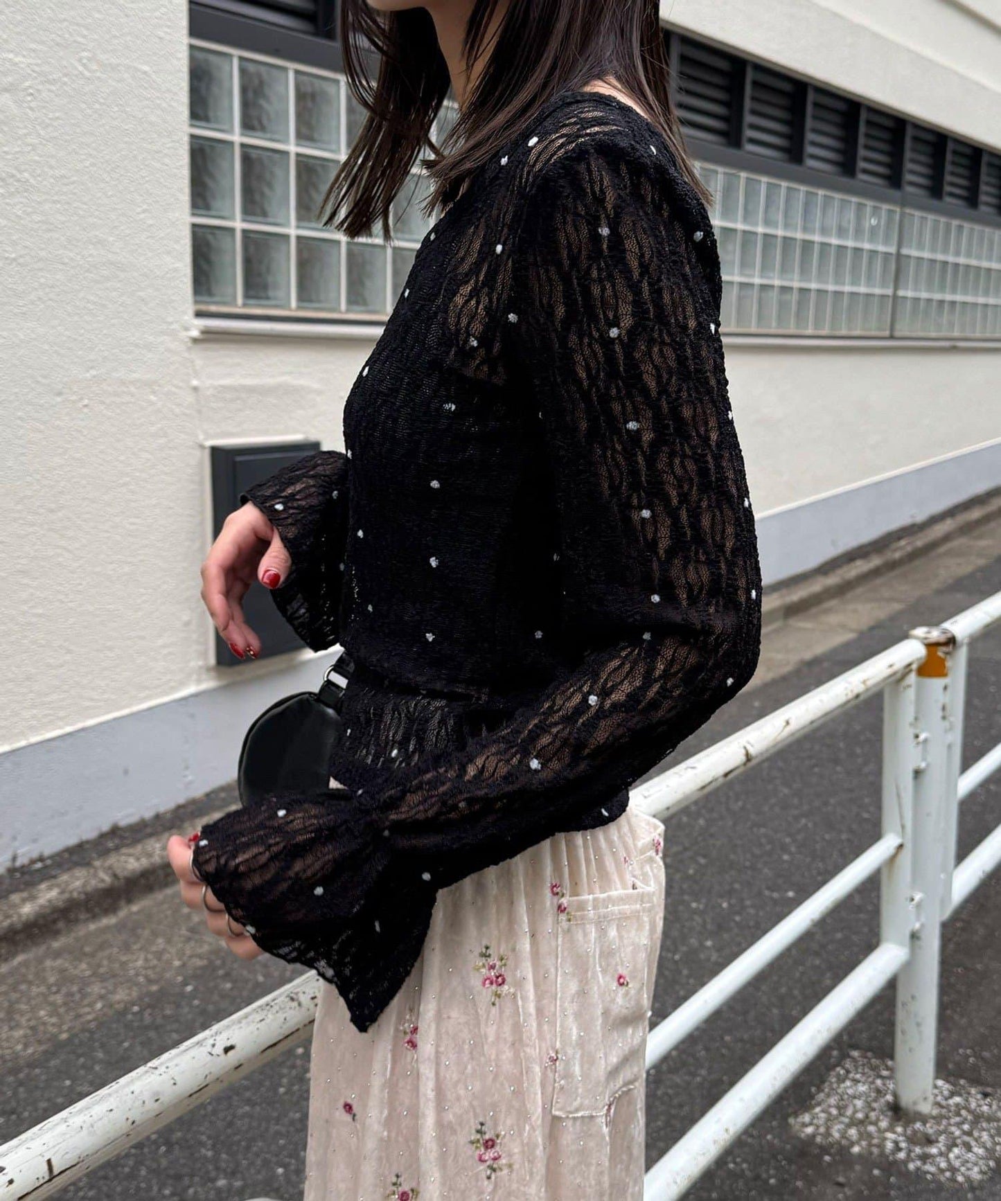 蕾絲波點套頭衫