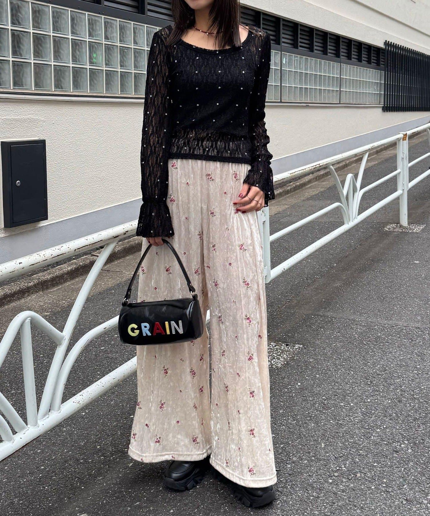 蕾絲波點套頭衫