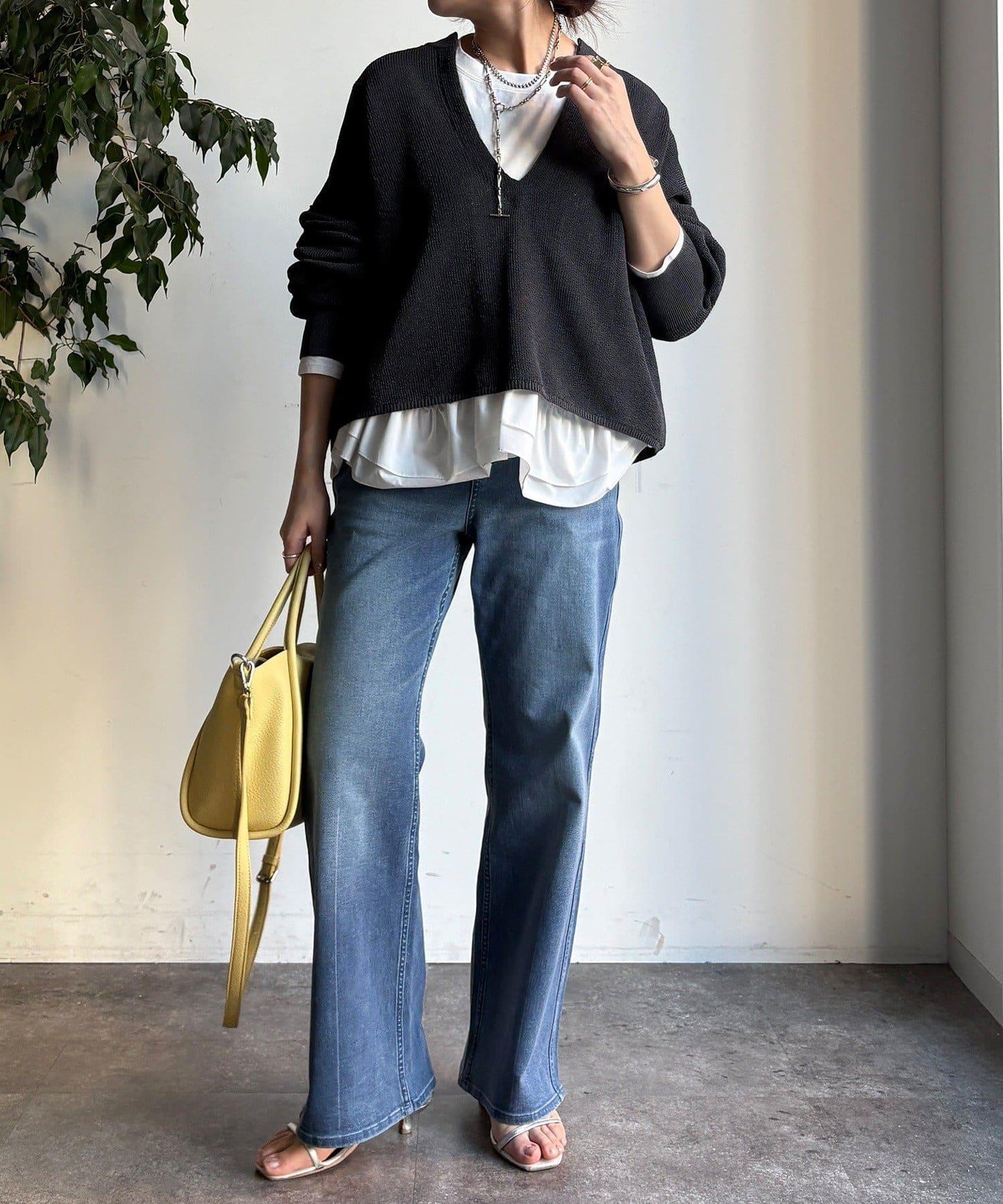 下襬異材質拼接荷葉邊T恤