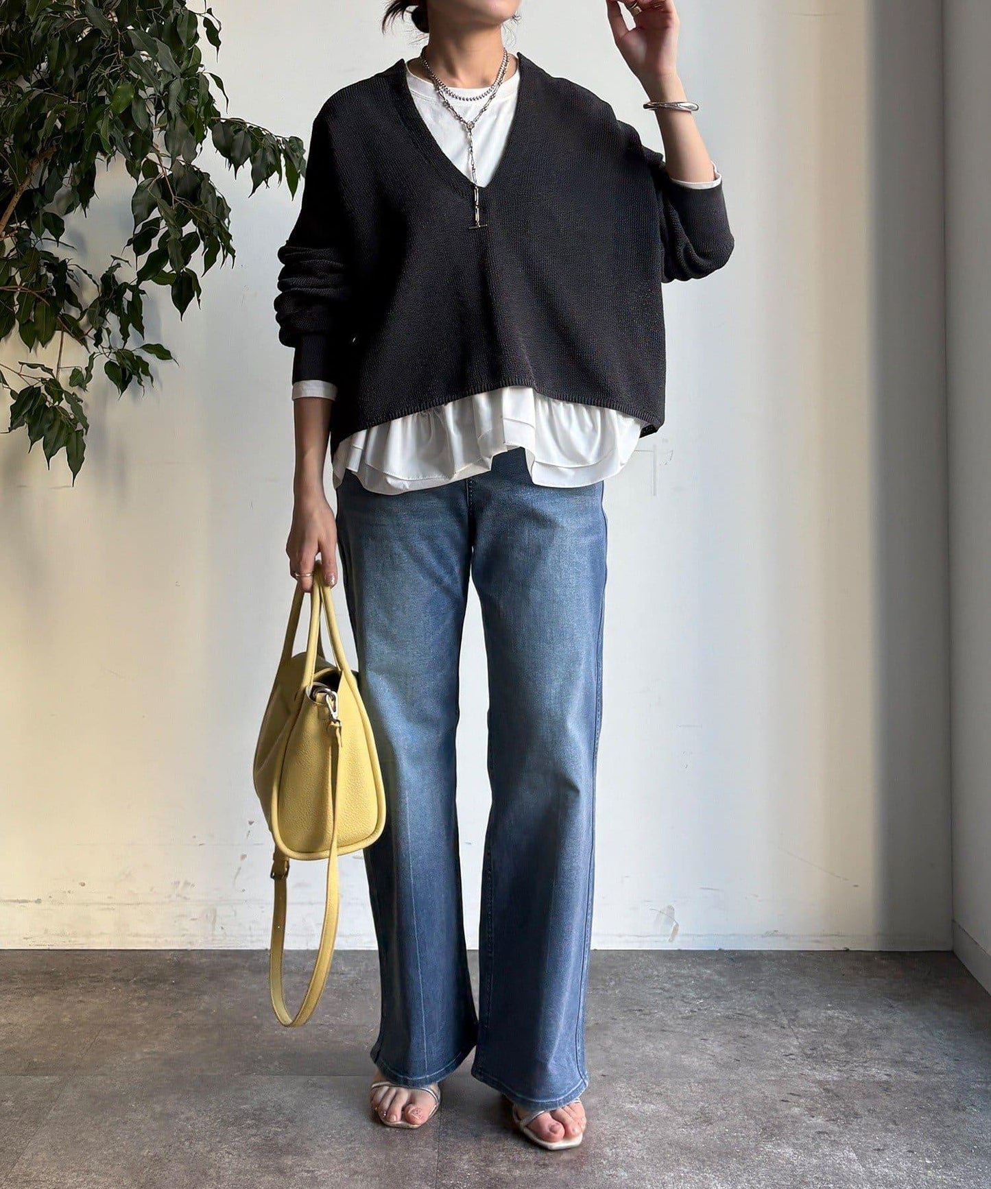 下襬異材質拼接荷葉邊T恤