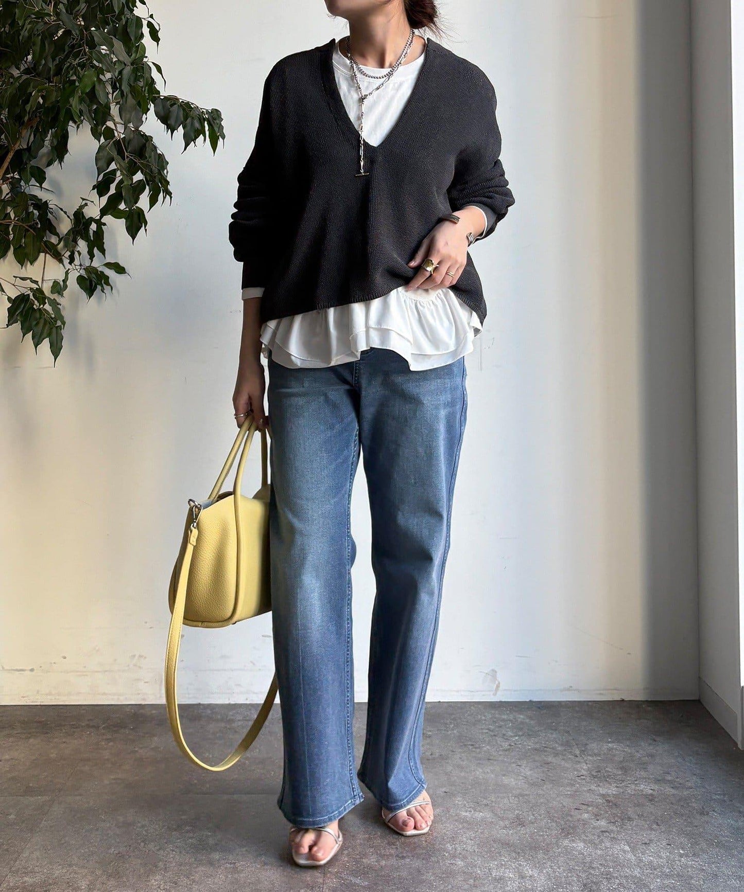 下襬異材質拼接荷葉邊T恤