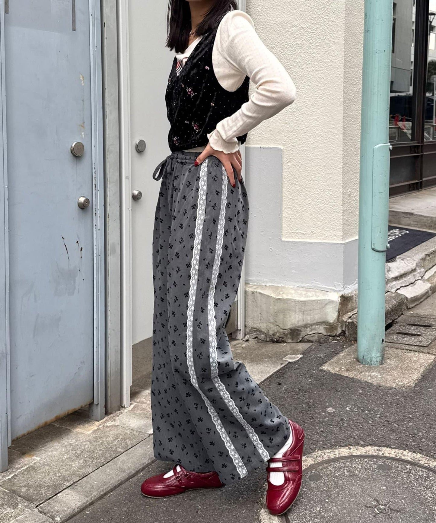 水鑽花卉刺繡吊帶背心