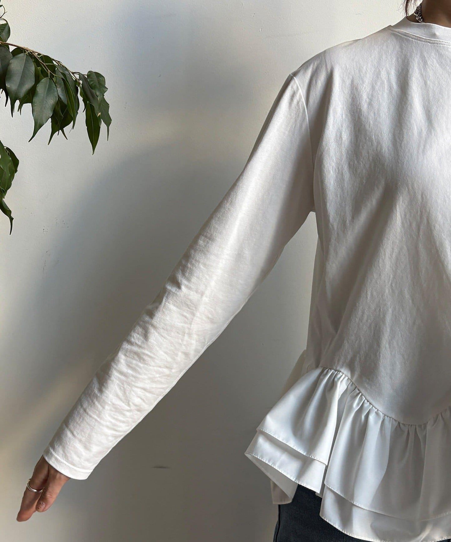 下襬異材質拼接荷葉邊T恤