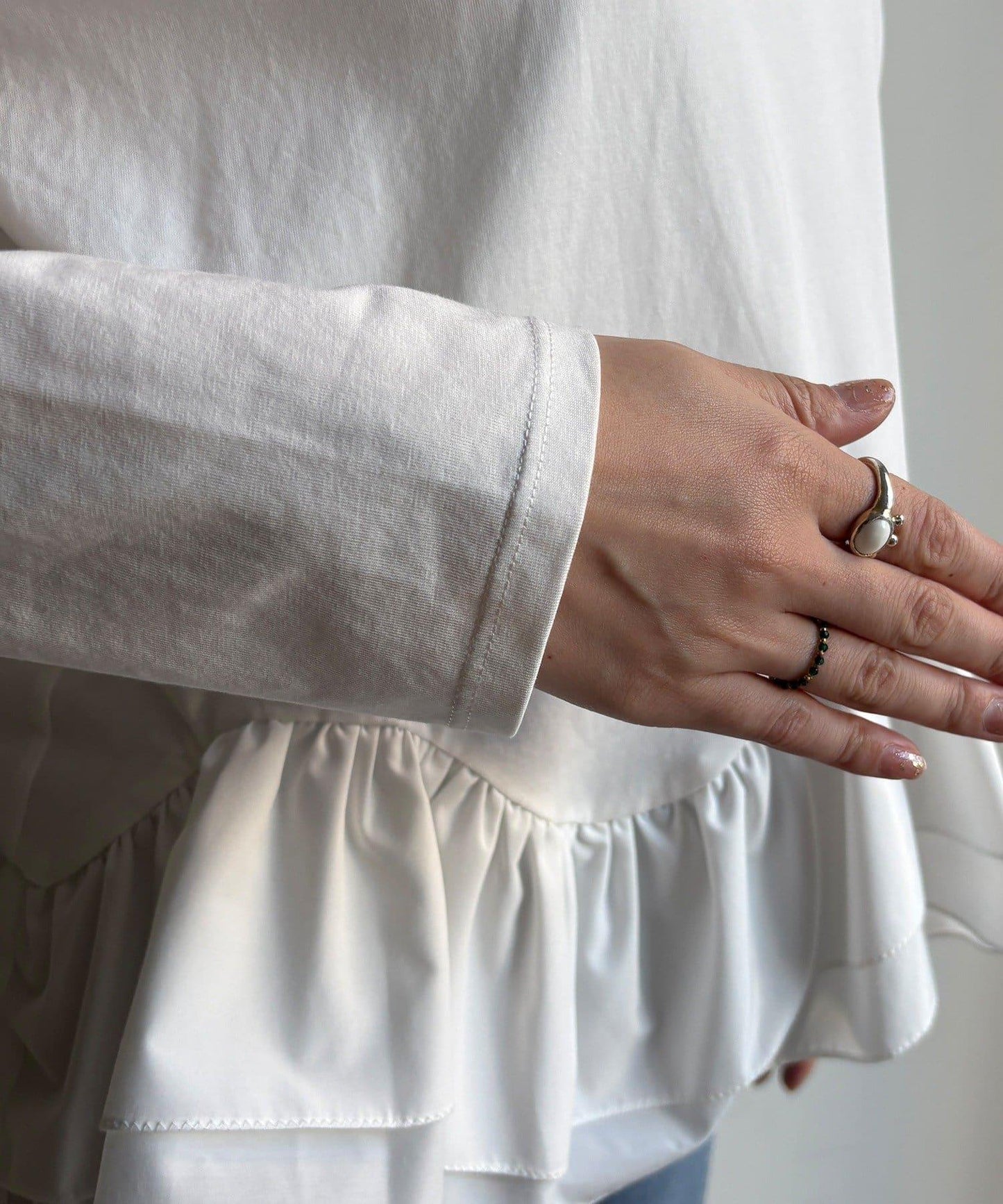 下襬異材質拼接荷葉邊T恤