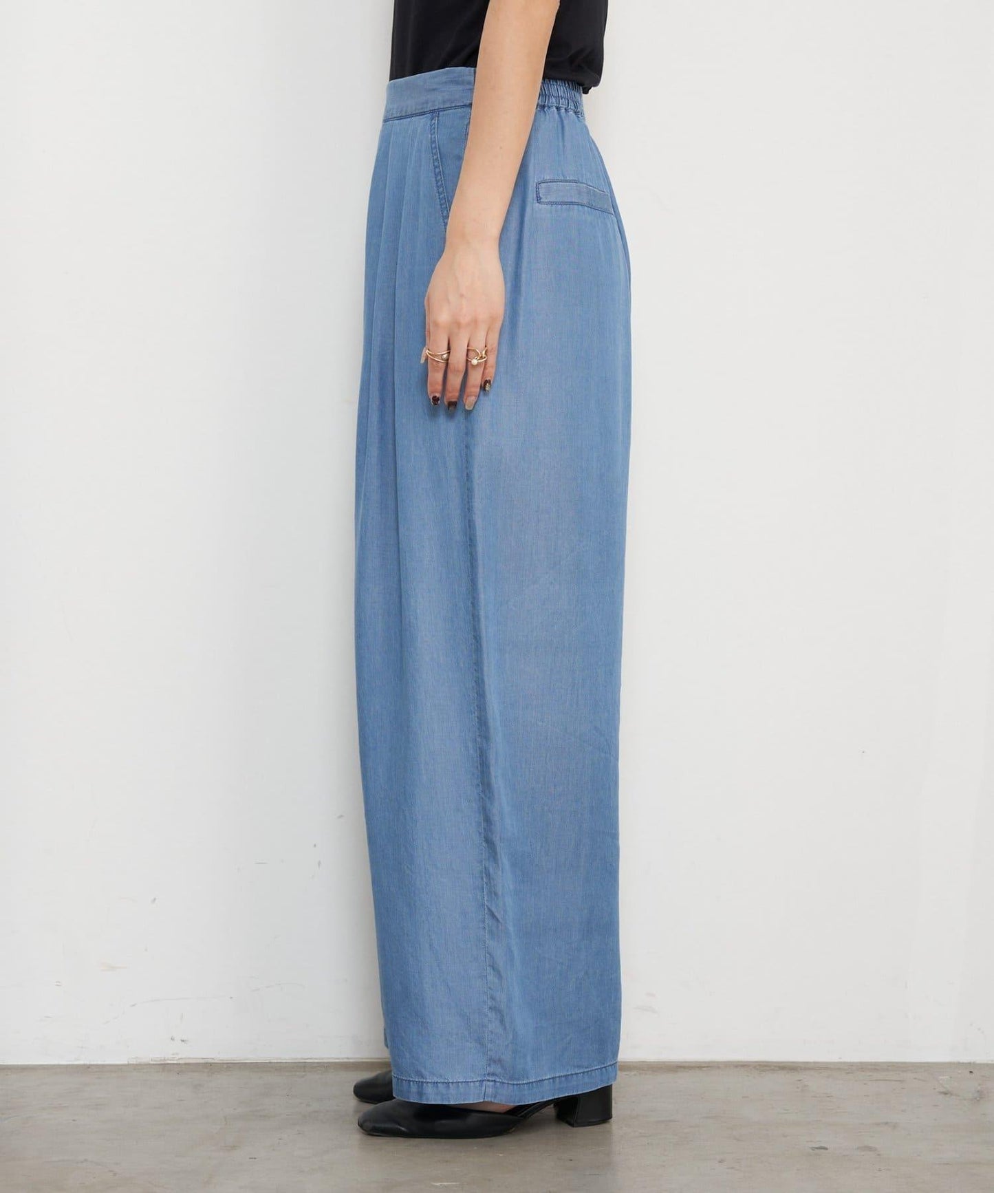 天絲褶皺寬腿褲