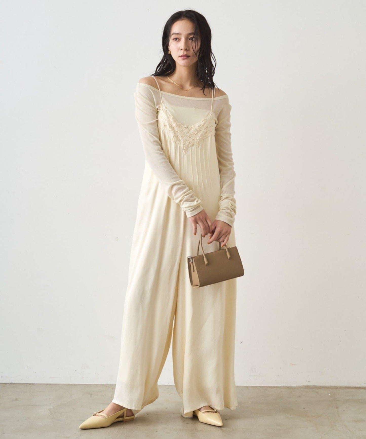 蕾絲緞面吊帶連體褲