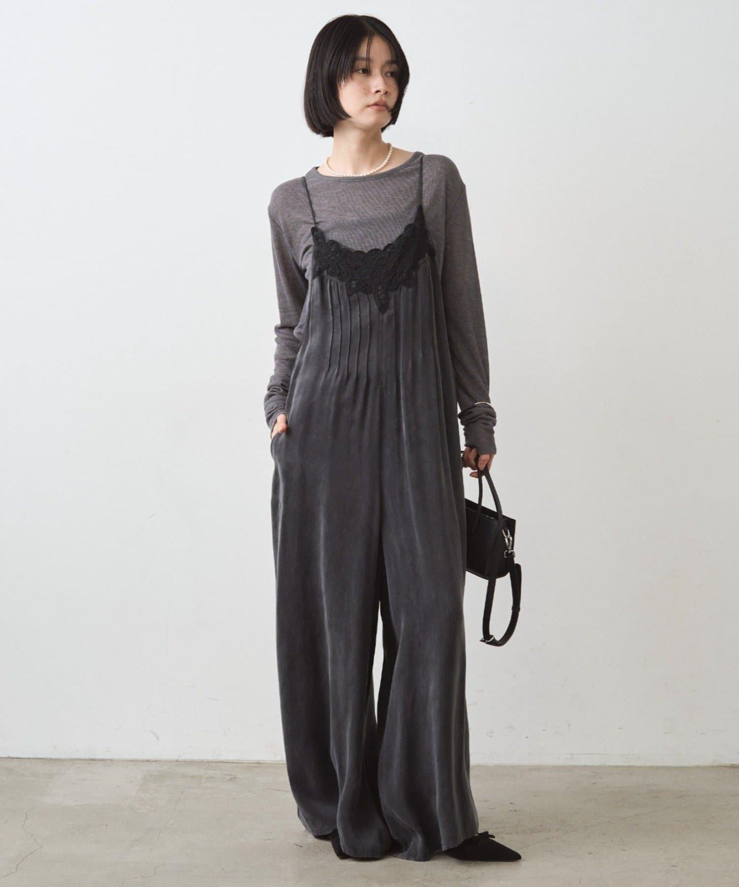 蕾絲緞面吊帶連體褲