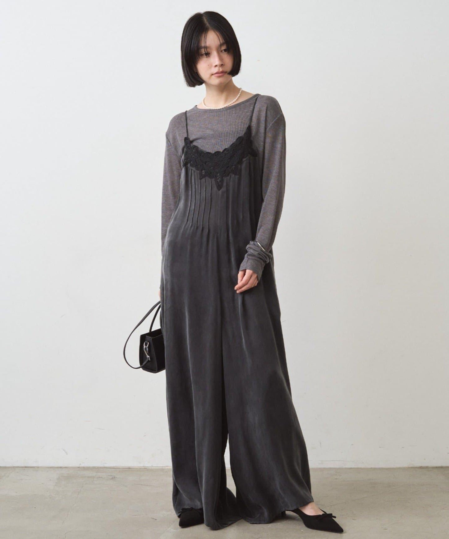 蕾絲緞面吊帶連體褲