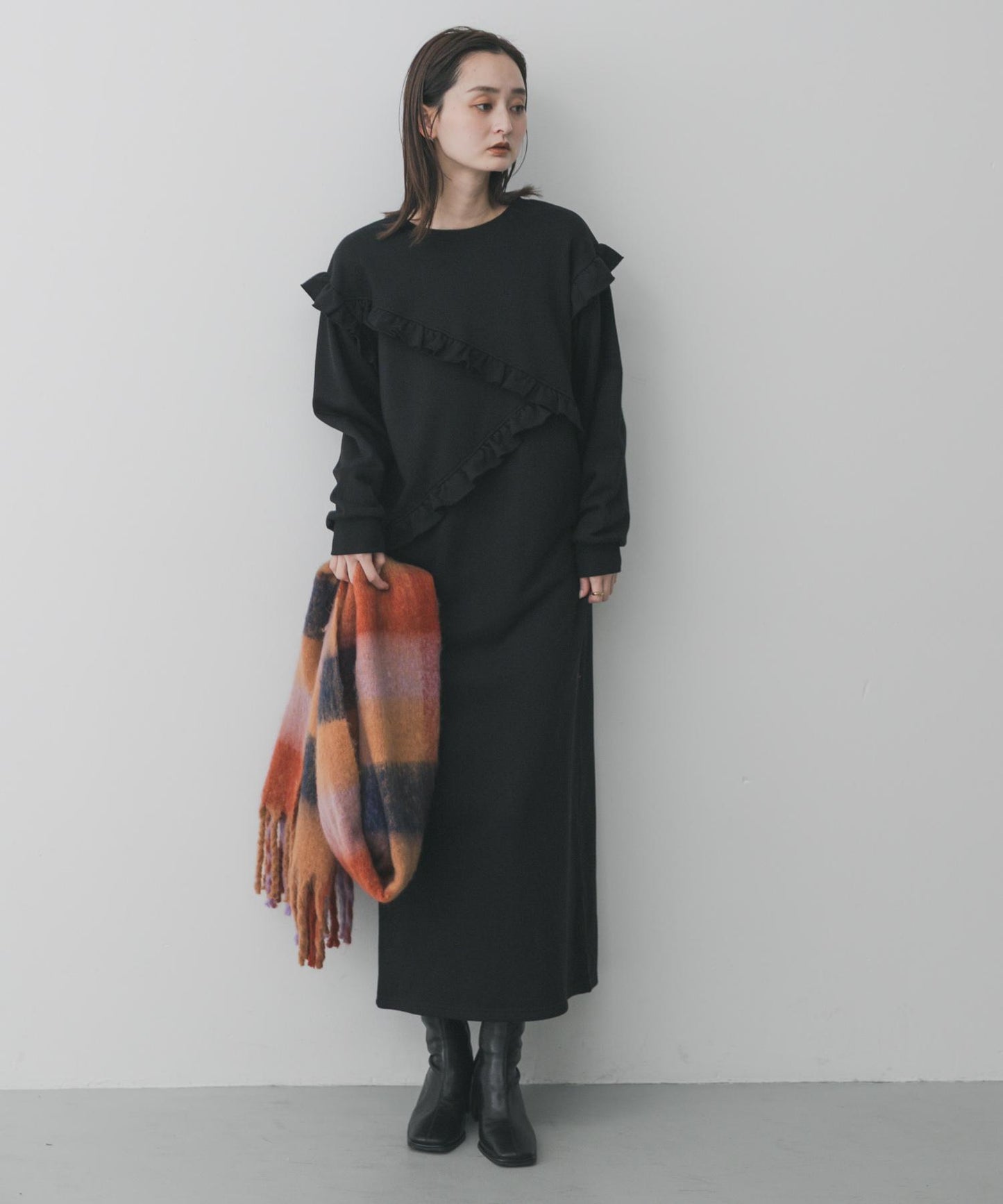 荷葉邊剪裁連衣裙