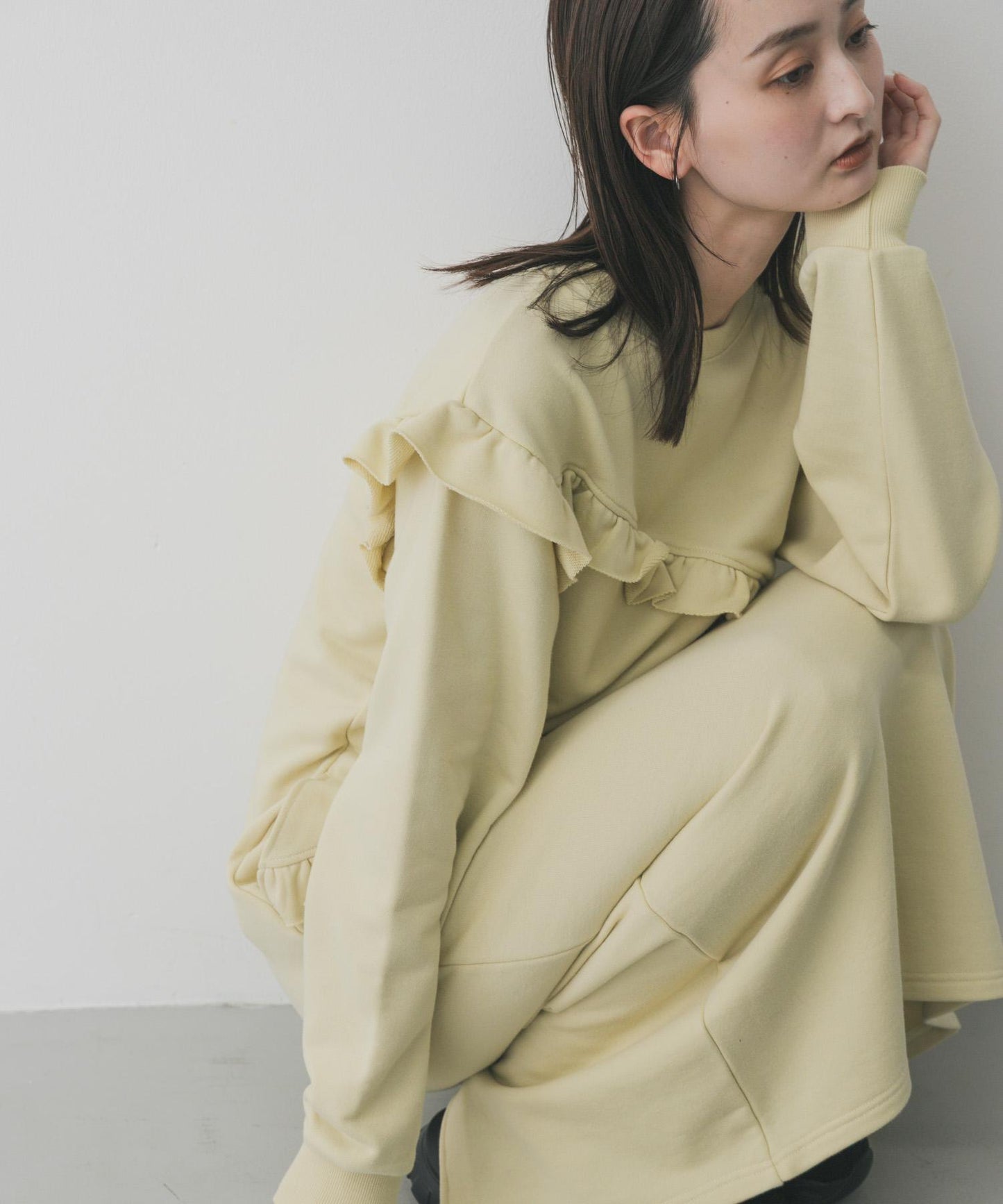 荷葉邊剪裁連衣裙