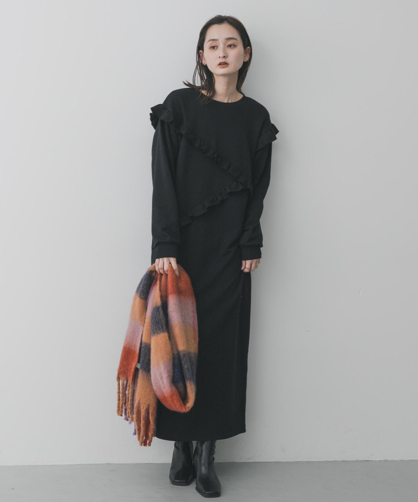 荷葉邊剪裁連衣裙