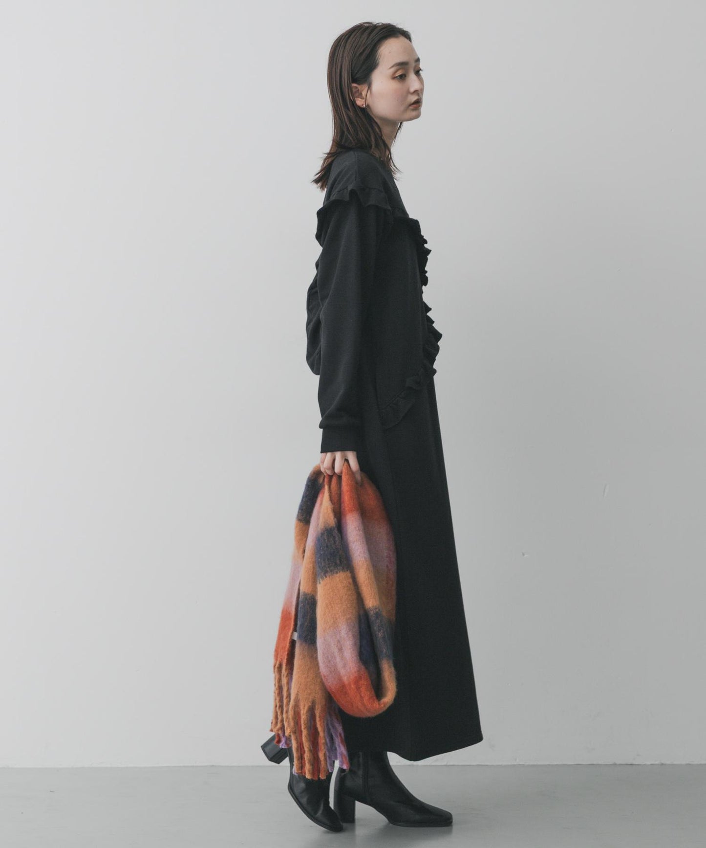 荷葉邊剪裁連衣裙