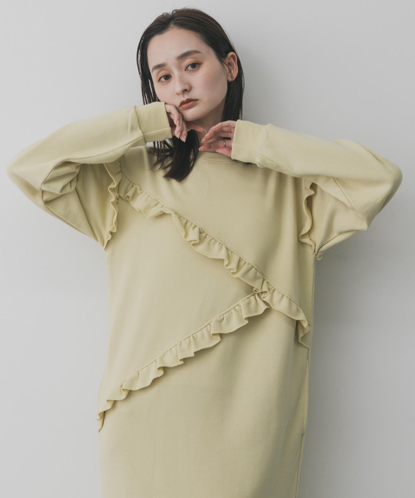 荷葉邊剪裁連衣裙