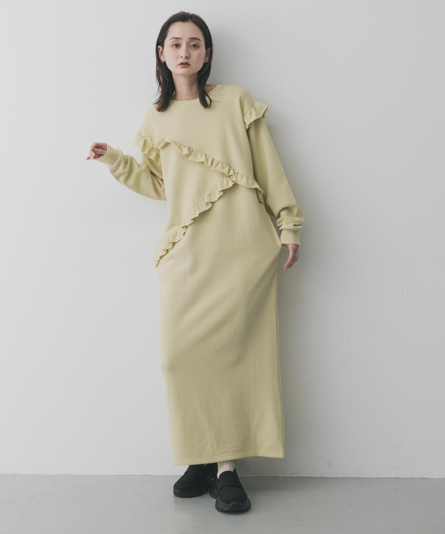 荷葉邊剪裁連衣裙