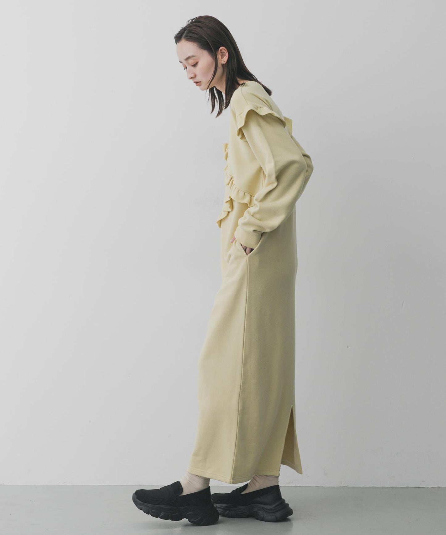 荷葉邊剪裁連衣裙