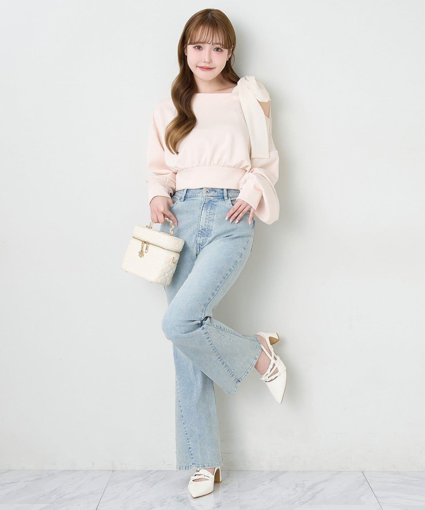 肩部蝴蝶結上衣