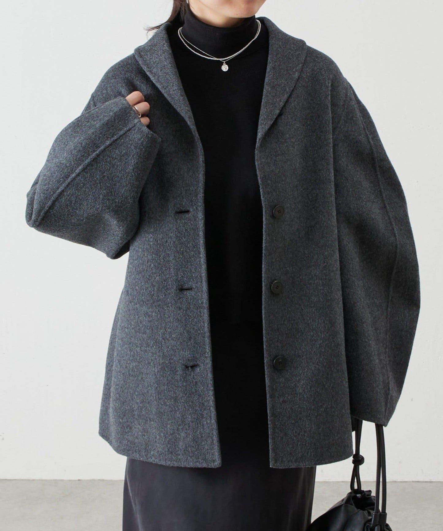 《RRACE》披肩領半身大衣